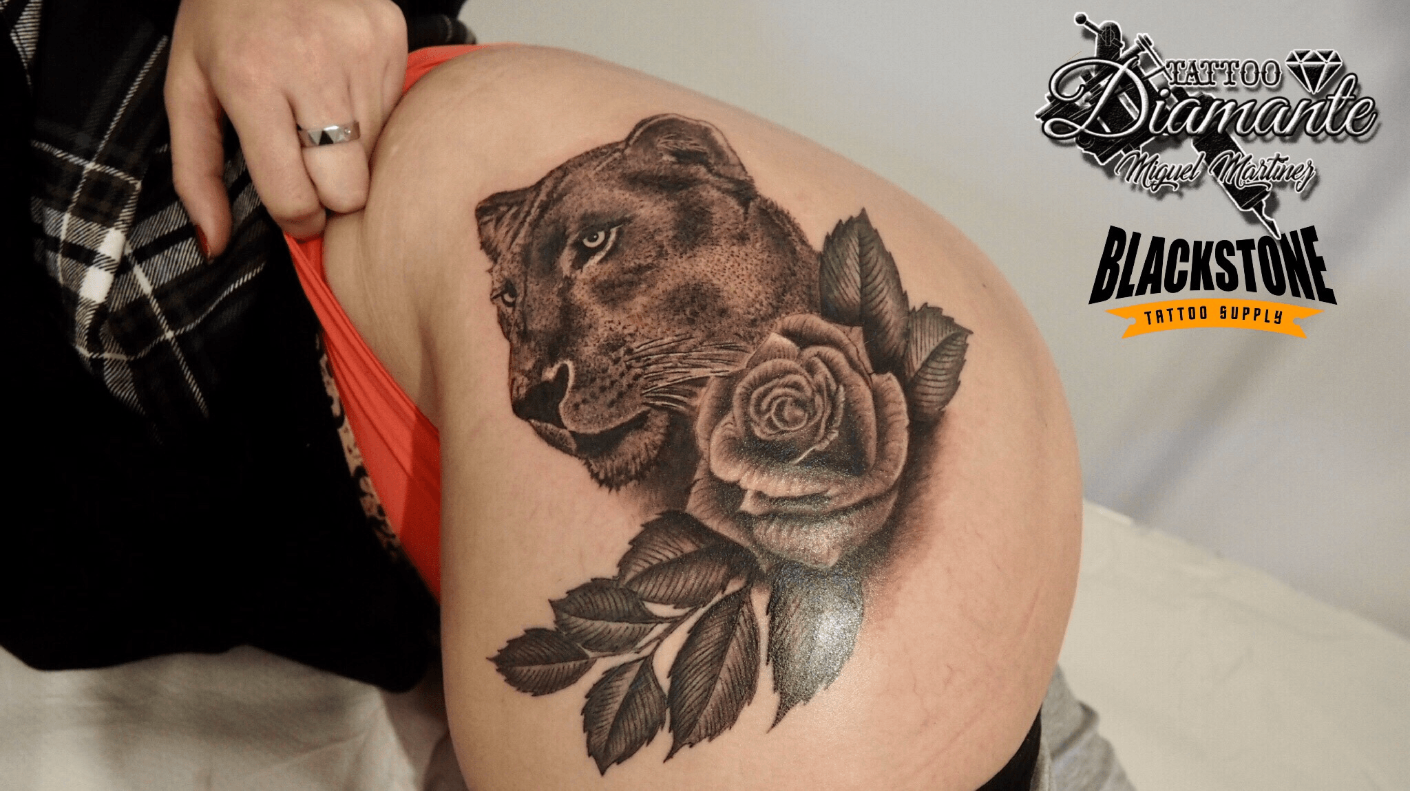 Tattoo uploaded by Diamante Tattoo (Spain) • #lion #leona #tatuaje #flower  #flor #rose #rosa #leg #pierna #tattoowoman #tattoogirl • Tattoodo