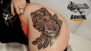 #lion #leona #tatuaje #flower #flor #rose #rosa #leg #pierna #tattoowoman #tattoogirl
