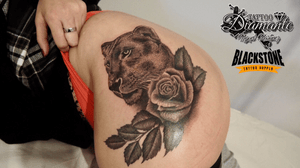 #lion #leona #tatuaje #flower #flor #rose #rosa #leg #pierna #tattoowoman #tattoogirl