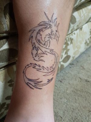 Outline I did on my own leg complete. Will shade when i have the time...