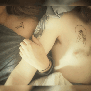 Single line howling wolf tattoos done at New Inkland Tattoo in Manchester, NH #wolf #chesttattoo #couple #love #cute #relationshipgoals #matchingtattoos #minimalist