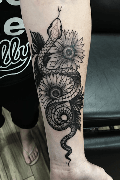 #snake #sunflower #flowers #Black #blackandgrey #linework 