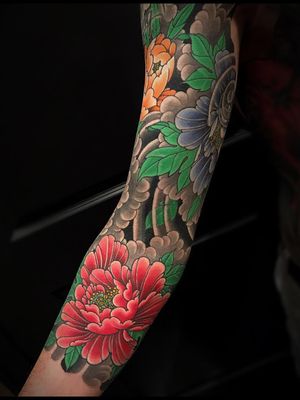Tattoo by Matt Beckerich #MattBeckerich #Japanese #Irezumi #FountainheadNY #color #peony #flower #floral #clouds