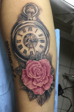 Reloj con rosa