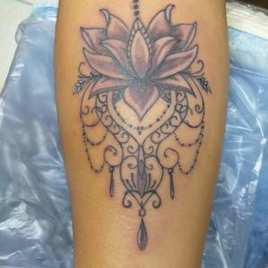 Flor de lotto 🌸🔪🔪@rafa.blueinktattoo en Instagram #blueinktattoo #blueinktattoooficial #tatuajes #tattoo #ink #inktattoo #eternalink #dinamicink #tatuajespuebla #ezrevolution #ezcatridges #ezcartuchos #applof #eztattooing #flores #tatuadorespoblanos #flordeloto#lotus #lotusflower #tattoogirl #tattoochicasblue ink tattooRafael González 🇲🇽citas y cotizaciones whats app 2225480847inbox página Facebook https://www.facebook.com/blueinktattoooficial/n