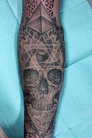 Black and gray, geometry, skull, dot work, all the good stuff. Check out the full tattoo on Instagram, @sean_embers