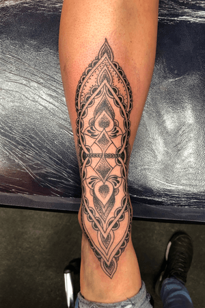 Freehand shin piece #linework #dotwork #freehand #tattoo #tattoos