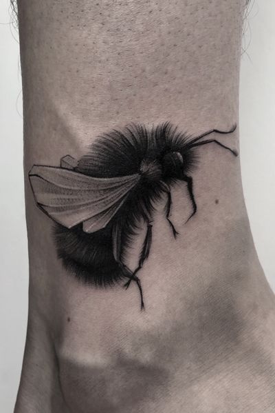 #art #tattooartist #tattoo #tattoos #graphic #ink #inked #tattooed #tattooer #tattooart #photooftheday #tattoopeople # #tattoolife #blackwork #illustration #insect #bumblebee