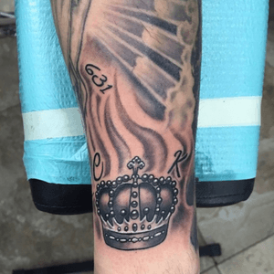 Black and grey crown tattoo done on a wrist. 