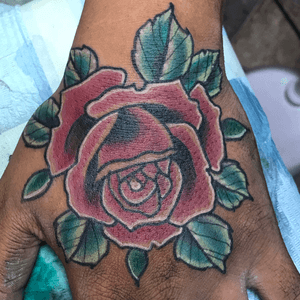 Very lovely and extremely awesome Neo Traditional hand rose. I love drawing, painting and tattooing flowers!!! More like this please!!!!