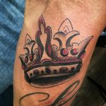 Pretty cool crown add on to some lettering (letters not done by me) 