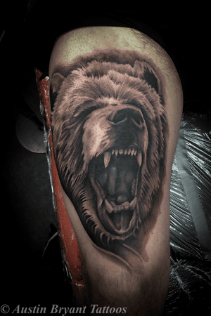 Grizzly bear thigh piece #realism #animal #bear #blackandgrey #tattooartist 