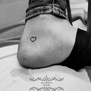 Cause a bet is a bet... 😂 A little tiny heart in a foot... ♥️💕💖❤️💕💖❤️💕💖❤️💕💖 #tattoo #tatuaje #tatouage #hearttattoo #tatuajedecorazon #tatouagecoeur #tatuajecorazon #heart #corazon #coeur #minitattoos #minitattoo #tattoominihearts #miniheart #tattoolover #ferneyvoltaire