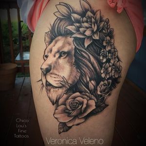 Lion and flowers by @veronicahahntattoo 