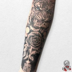 #tattoo realizado por @redktattooart 👉 👉 Separa tu cita al teléfono 0999755689 o visítanos en la Veintimilla E6-35, entre Juan León Mera y Reina Victoria. Quito-Ecuador. ¡Aceptamos todas las tarjetas de crédito! . . . . #tatuaje #tattoo #tattoostudio #tattoolover #tattoodesign #tattooartist #tattoostyle #tattooworld #ink #inked #inktattoo #tatuajes #tatuajesquito #santeriatattooshop #quito