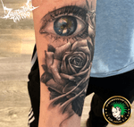 Completed this mothers eye with roses today at @shanghaitattoo916 😊👁 . • • #shanghaitattoo #zhuodantingtattoo #folsomtattoo #sacramentotattoos #californiatattoo #tattoodo #tattoomediaink #tattoorealistic #realismtattoo