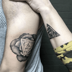 Done by Bertina Rens @swallowink @balmtattoo_benelux @iqtattoo #motherandson #motherandsontattoo #mothersontattoo #blackngrey #graphictattoo #graphicdesign #mandala  #tattoos #tattooart #inked #colortattoo #art #dotwork #dotworktattoo #tattoo #ink #inkstagram #tattoos #totaluktattoo #tattrx #tattoodo #tatoeage #thebesttattooartists #tattooart #tattooartist #geometrictattoohunter #omfgeometry #dailydotwork #geometrip