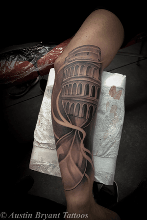 Colosseum hourglass piece #blackandgrey #realism #colosseum #tattooartist 