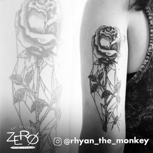 #tattoo #tattooapprentice #tattooart #tattooartist #tattoobrasil #tattooculture #flowertattoodesigns #flowertattoo #rosetattoo #darktattoo 