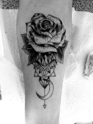 #tattoos #rose #lines #blackandgreytattoo #jaser #tattoo #ink #MexicoCity  😉🖋️🇲🇽