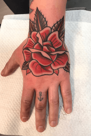 #rose #hand #oldschool #traditional 