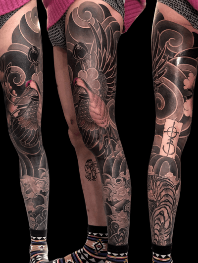 japanese long leg progress #irezumi #blackpeony #blackink #mamaink #tattooing #tattoomodel #tattooconvention2019 #goodhealed