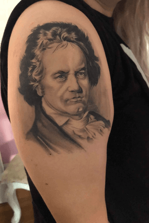 Here is a nice healed shot of one of my favorite portraits (ludwig beethoven) I got to do. 