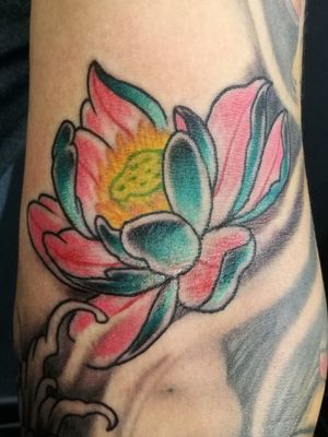 Un pequeño loto / A small lotus #ink #tats #tattoo #tattooed #inked #Tattoodo #lotustattoo #lototattoo #LotoFlower 