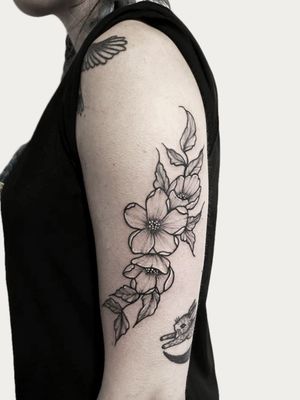 Floral tattoo 🌿🌹Instagram: @nikita.tattoo#tattooartist #tattooart #blackworktattoo #blackwork #lineworktattoo #LineworkTattoos #linework #thinlinetattoo #fineline #dotwork #dotworktattoo #minimalism #minimalistic #minimalistictattoo #tattooideas #flowertattoo #floraltattoo #botanicaltattoo 