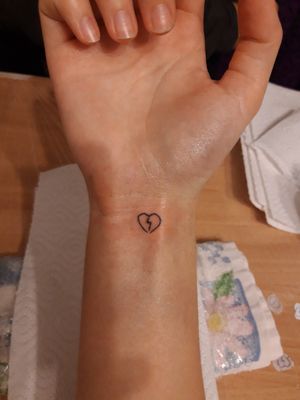 Hand poke tattoo 