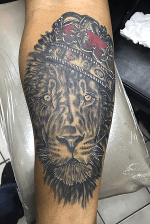 Got to do this cool cat, woot woot #lion #crown #royaltattoo #allegoryink #Intenzetattooink #fkirons 
