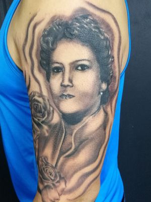 Retrato realizado en una sola sesion / Portrait made in a single sesión #portaittattoo #ink #inked #tattooartist #tattooart #blackandgreytattoo #blackandgrey #tattoolife 