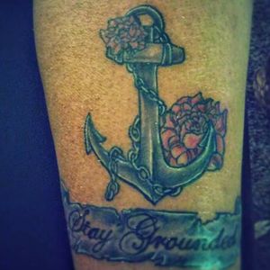 Anchor W/ roses.  stone wash.  