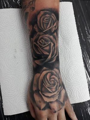 Roses#tattoo #rosetattoo #blackandgrey 