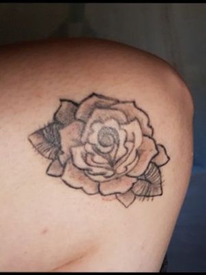 Auto-tattoo #autotattoo #rose #blackandgreytattoo 