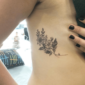 Quick flowers on the ribs. 