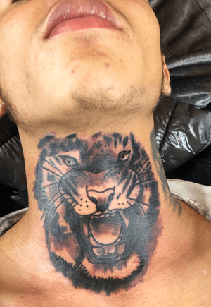 Tiger front neck