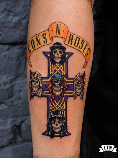 Tattoo by Andres Pojan #AndresPojan #rockandrolltattoos #musictattoo #rockandroll #music #70s #80s #famous #portraits #GunsNRoses #cross #celticknots #banner #slash #axlrose