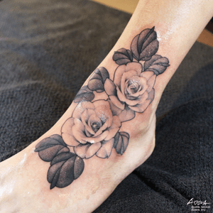 All my floral works are Freehand work. Please check my IG @adela_tattooer for see how it was going on. #flower #freehand #blackwork #tattooist #flowertattoo #snaketattoo #tigertattoo #colortattoo #coverup #korean #tattoodo #inked #inkedup #blackandgrey #realistic #realism #adelatattoo