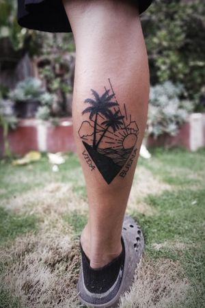 #tattedup #tattoo #tattooartist #tattooapprentice #blackandgreytattoo #BlackworkTattoos #blackwork #lines #LineworkTattoos #lineworktattoo #linework #black #vida #buena #beachtattoo #beach #sunset #like #venezuela 