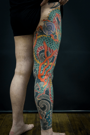 Dragon leg sleeve. #ryu #dragontattoo #traditionaljapanesetattoo #legsleeve 