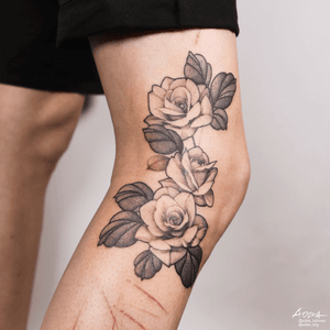 All my floral works are Freehand work. Please check my IG @adela_tattooer for see how it was going on. #flower #freehand #blackwork #tattooist #flowertattoo #snaketattoo #tigertattoo #colortattoo #coverup #korean #tattoodo #inked #inkedup #blackandgrey #realistic #realism #adelatattoo