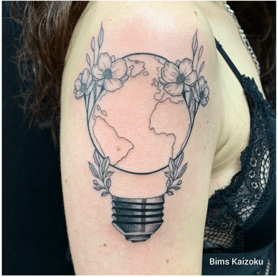 La lumière du monde 🌎 #bims #bimskaizoku #bimstattoo #tatouage #paris #paname #paristattoo #tatouage #lumiere #flowers #heart #ampoule #blackwork #tattoo #tatt #tattoos #tatts #tattooed #tattrx #tattos #tatted #tattoostyle #tattoomodel #tattooer #tattoodo #tattooist #tattoolove #blacktattooart #tattoolife 