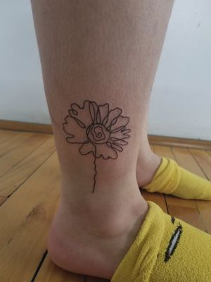 Daisy lhe line drawing tattoo