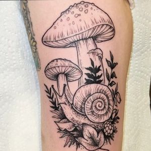 Snail mushroom scene#tattoo #tattoolife #tattooart #saniderm #envyneedles #rosewatertattoo #tattoos #tattooartist #art #ink #inked #lynntattoos #inkedmag #portland #portlandtattooers #portlandtattoo #pdx #pdxartists #pdxtattooers #pdxtattoo #tattooed #tatsoul #fusiontattooink #fkirons #bestink #vegan #tattoosnob #stencilstuff #crueltyfree #eternalink