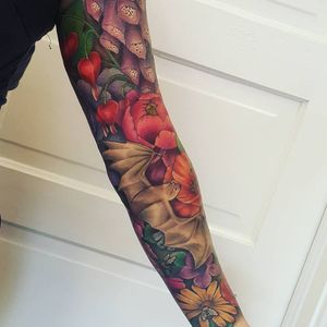 Part of a floral pollinator sleeve #tattoo #tattoolife #tattooart #saniderm #flowersleeve #rosewatertattoo #tattoos #tattooartist #art #ink #inked #lynntattoos #inkedmag #portland #portlandtattooers #portlandtattoo #pdx #pdxartists #pdxtattooers #pdxtattoo #tattooed #tatsoul #fusiontattooink #fkirons #bestink #vegan #tattoosnob #stencilstuff #crueltyfree #flowers