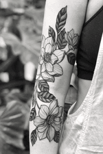 • Healed Work • #tattoo #femininetattoo #flowers #blackwork #flores 