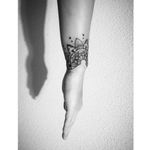 Tattoo by @Samfarfan #mandala #mandalatattoo #mandalas #tattooartist #inkedup #inkedgirl #blacktattoos #madrid #madridtattoo #traveltattoos 