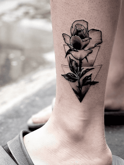#illusttattoo #triangle #rose #koreatatts #seoultattoos #tattooing#tattoodo