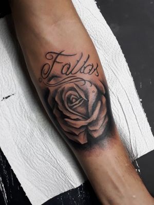 Fallas Rose#rosetattoo #blackandgrey #rose 